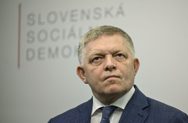 Premiér by mal brzdiť a nezasahovať do nezávislosti generálnej prokuratúry, reaguje na Fica opozícia